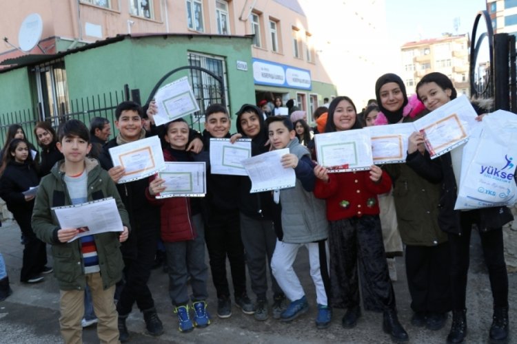 Van'da 324 bin &ouml;ğrenci ve 18 bin &ouml;ğretmen i&ccedil;in yarıyıl tatili başladı