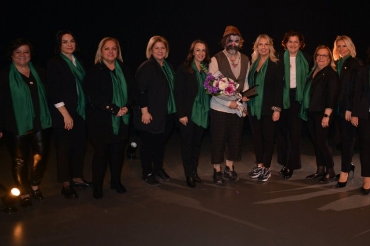 Tolga İskit'in tek kişilik &ouml;d&uuml;ll&uuml; oyunu Bursalılarla buluştu