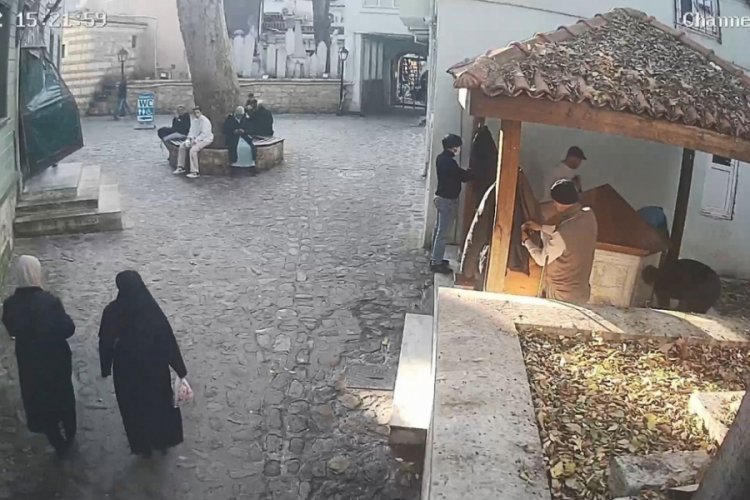 Yabancı uyruklu turist camide abdest alırken 9 bin doları &ccedil;alındı