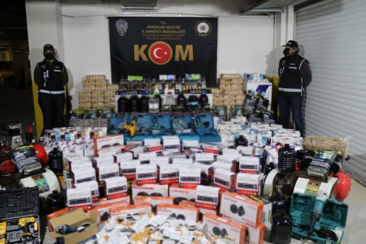 Eskişehir'de ka&ccedil;ak&ccedil;ılarla m&uuml;cadelede y&uuml;z binlerce &uuml;r&uuml;n ele ge&ccedil;irildi