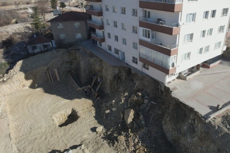 Başkent'te girişi &ccedil;&ouml;ken bina havadan b&ouml;yle g&ouml;r&uuml;nt&uuml;lendi