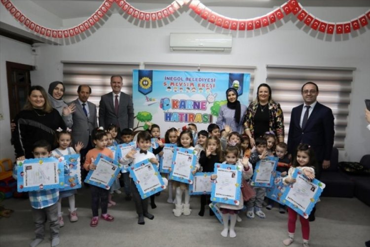 Bursa İneg&ouml;l'de minikler ilk karnelerini aldı