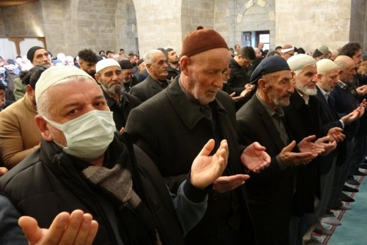Tokat'ta camilerde kar ve yağmur duası