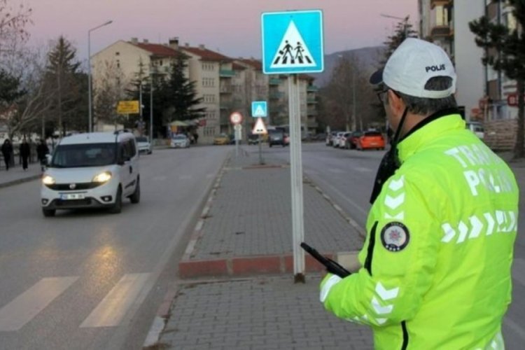 Yurt genelinde ger&ccedil;ekleştirilen uygulamalarda: 307 okul servisi trafikten men edildi
