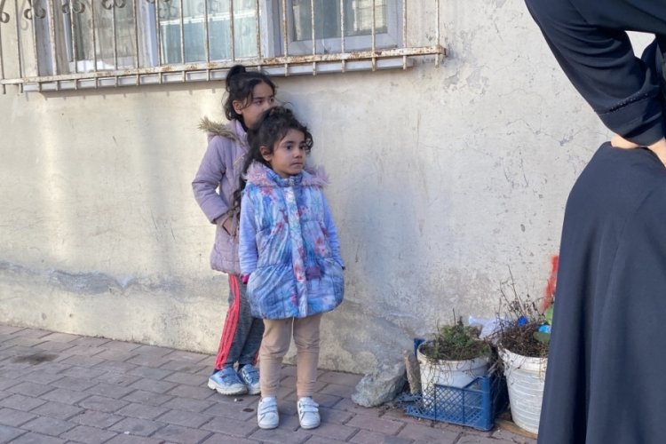 Karne g&uuml;nlerinde evleri yanınca, g&ouml;zyaşlarına hakim olamadılar