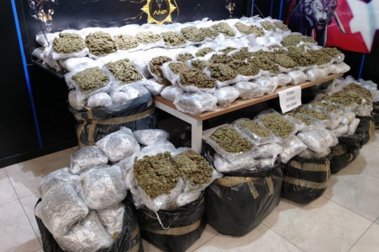Başkent'te yapılan operasyonda 257 kilo 500 gram esrar ele ge&ccedil;irildi