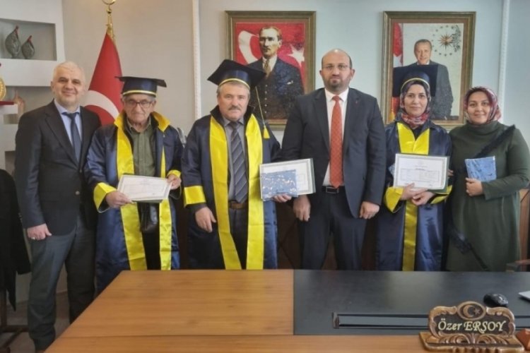 72 yaşında lise mezunu oldu