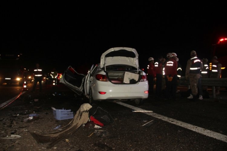 Şanlıurfa'da korkun&ccedil; kaza! Otomobil kurtarıcıya &ccedil;arptı: 4 &ouml;l&uuml;