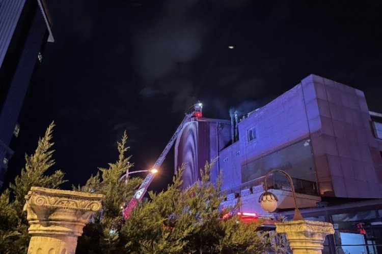 Bursa'da AVM'de korkutan yangın
