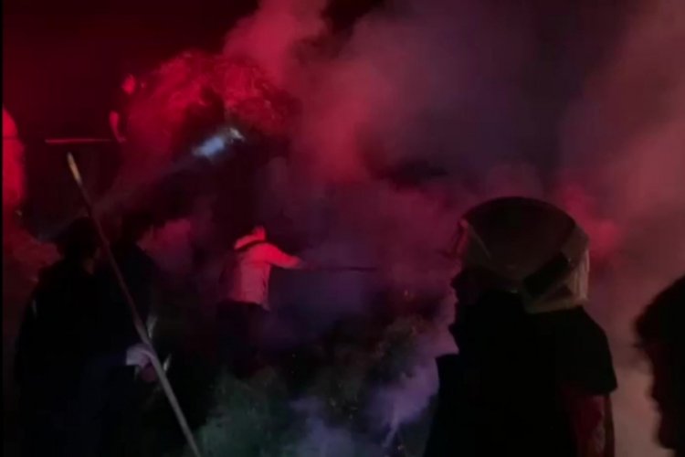 Hakkari Y&uuml;ksekova'da &ccedil;ıkan yangında 4 bin bağ ot k&uuml;l oldu