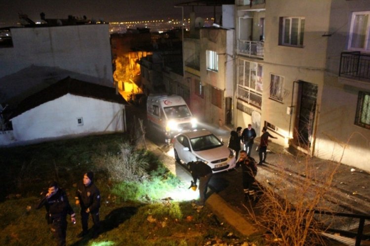 Bilgisayar oyunu oynadığı esnada sokaktan a&ccedil;ılan ateş v&uuml;cuduna isabet etti