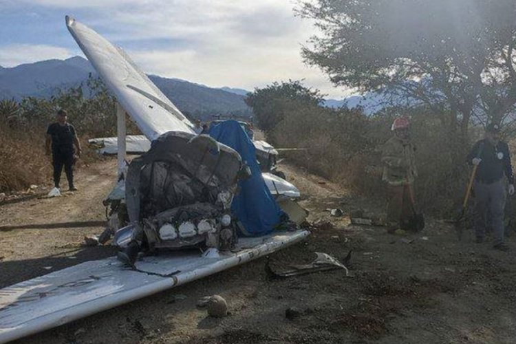 Meksika'da u&ccedil;ak d&uuml;şt&uuml;: &Ouml;l&uuml; ve yaralılar var