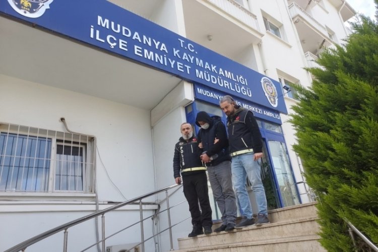 Bursa'da uyuşturucudan yakalandı, hırsızlıktan aranan ağabeyini de ele verdi