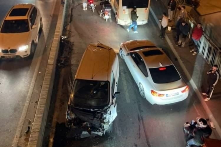 İstanbul'da alkoll&uuml; s&uuml;r&uuml;c&uuml; iki araca &ccedil;arptı