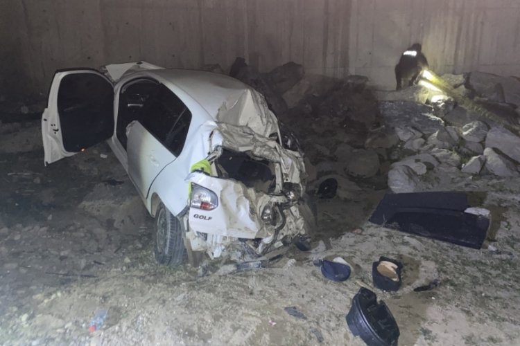 Adana'da kontrolden &ccedil;ıkan otomobil &ccedil;aya u&ccedil;tu