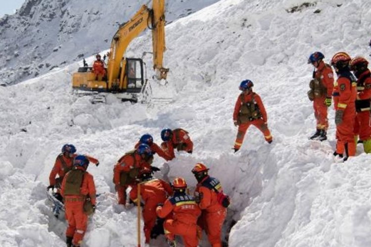 Otoyolda &ccedil;ığ faciası: 28 &ouml;l&uuml;