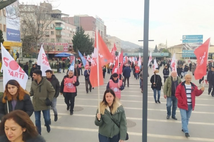 Bursa'da Sol Parti Kent Meydanı'na yürüdü
