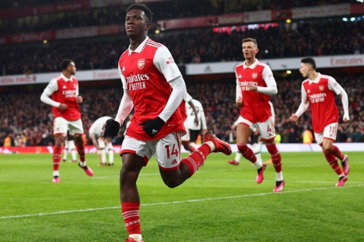 Lider Arsenal, Manchester United'ı da devirdi!