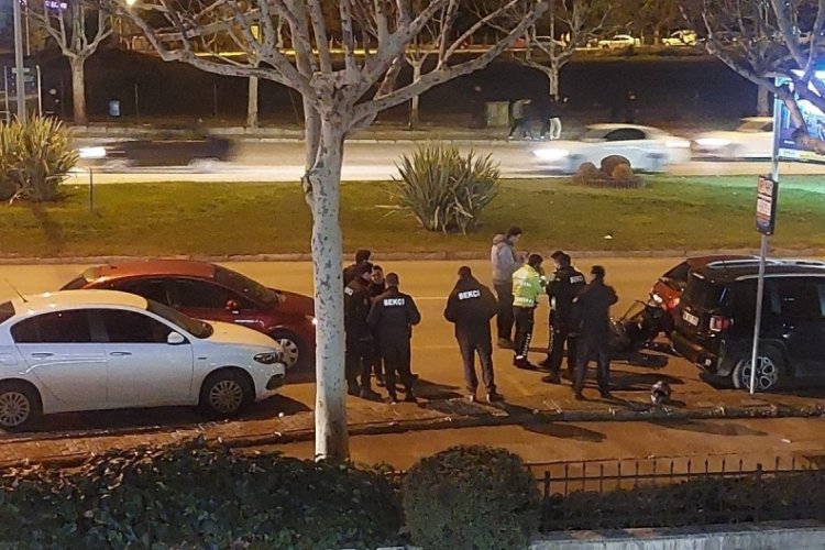 Bursa'da motosiklet araca arkadan &ccedil;arpı: 1 yaralı