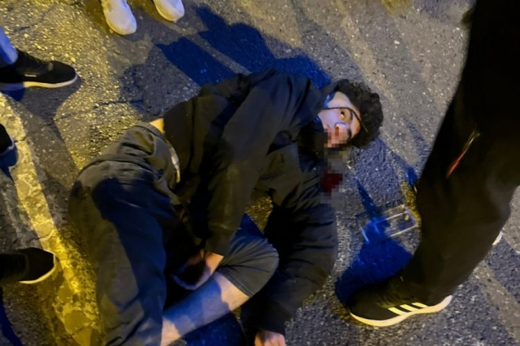 Batman'da yolun karşısına ge&ccedil;meye &ccedil;alışan gence otomobil &ccedil;arptı