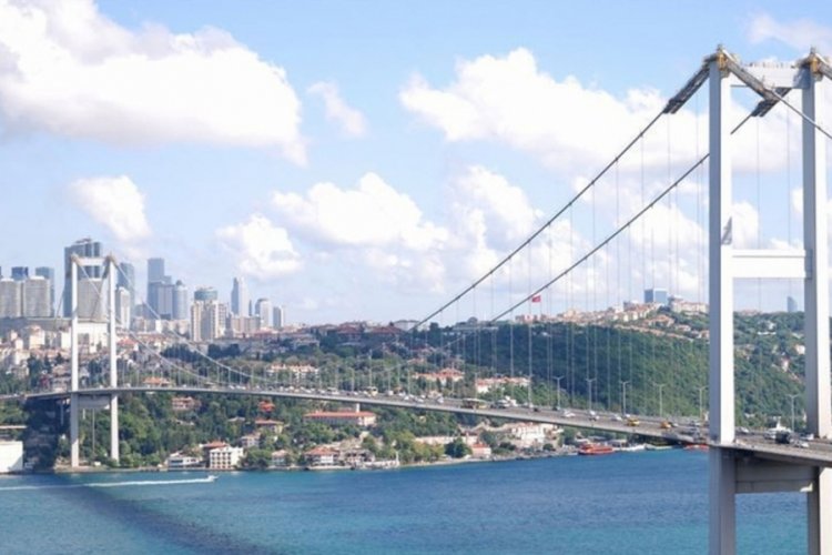 İstanbul FSM K&ouml;pr&uuml;s&uuml;'nde izinsiz pankart a&ccedil;an 2 kişi g&ouml;zaltına alındı