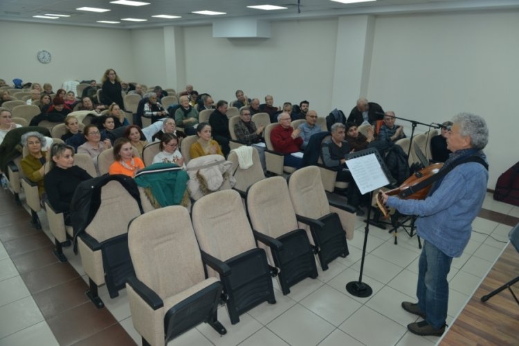 Nil&uuml;fer Musıki Derneği şarkıları iyilik i&ccedil;in s&ouml;yl&uuml;yor