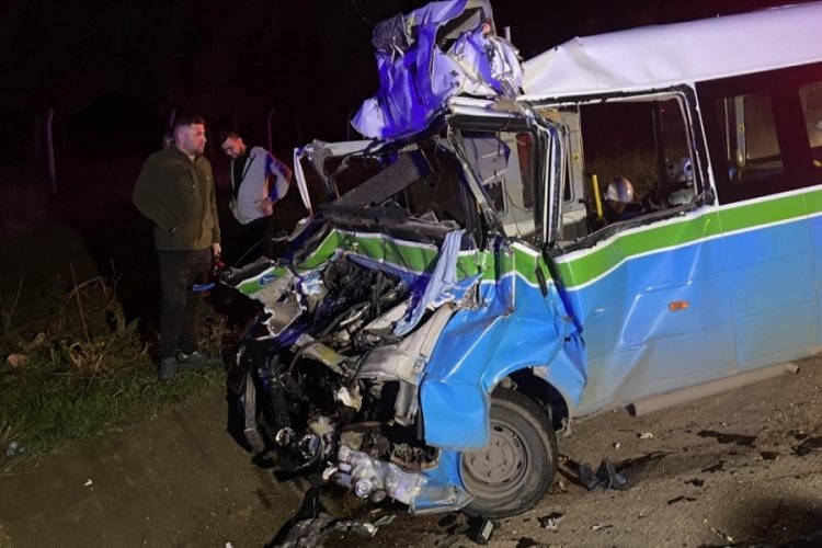 Tekirdağ'da TIR'a arkadan &ccedil;arpan minib&uuml;s&uuml;n s&uuml;r&uuml;c&uuml;s&uuml; yaşamını yitirdi