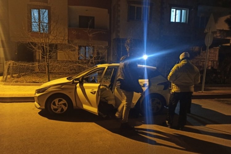 Bursa'da Orhangazi polisi Yalova'dan &ccedil;alınan aracı uyuşturucu İle birlikte&nbsp;yakaladı!