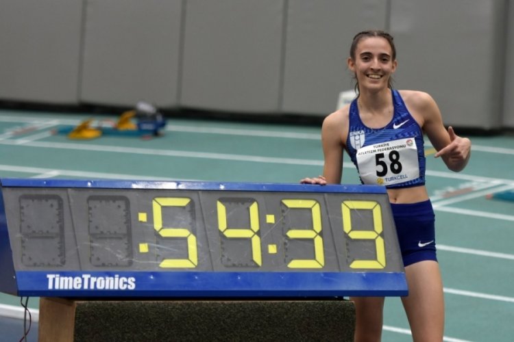 Bursa'da Eskişehirli sporcudan 400 metrede iki g&uuml;nde 2 rekor