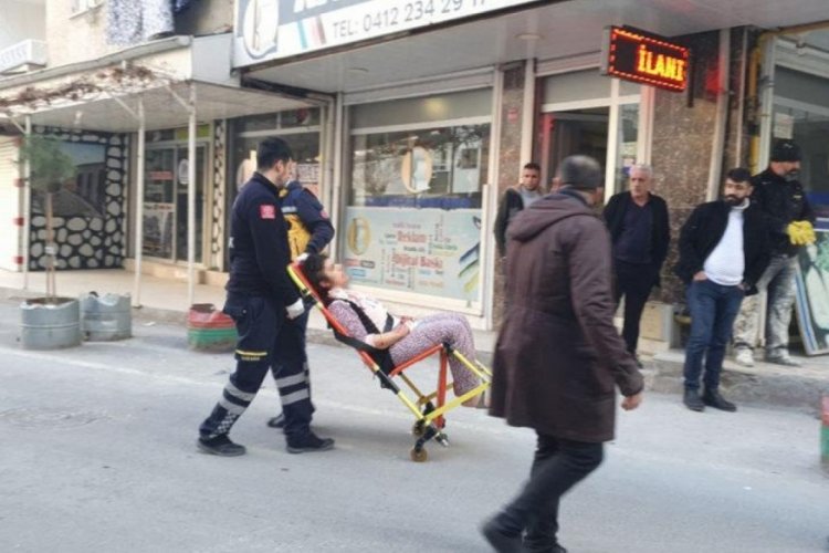 Diyarbakır'da kumarbaz koca eşini defalarca bı&ccedil;akladı