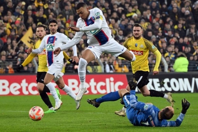 Mbappe Paris Saint Germain'de tarihe ge&ccedil;ti