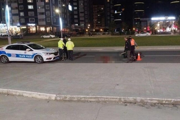 Trabzon'da yolun karşısına ge&ccedil;meye &ccedil;alışırken hayatını kaybetti