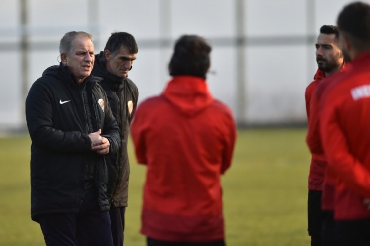İneg&ouml;lspor Teknik Direkt&ouml;r&uuml; G&uuml;neş: Amacımız ma&ccedil;ı kazanıp moral depolamak