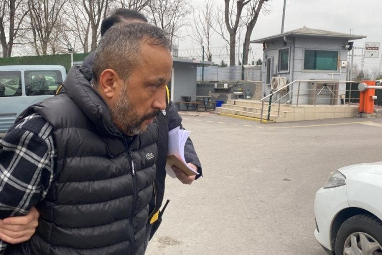 Bursa'da kızının g&ouml;z&uuml; &ouml;n&uuml;nde kadını &ouml;ld&uuml;ren saplantılı aşık, adliyeye sevk edildi