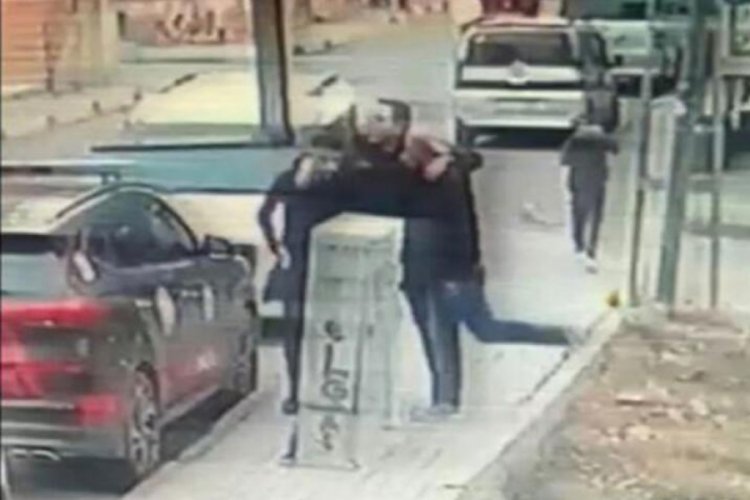 Polisin g&ouml;z&uuml; &ouml;n&uuml;nde uyuşturucu alışverişi yapan ş&uuml;pheliler yakalandı