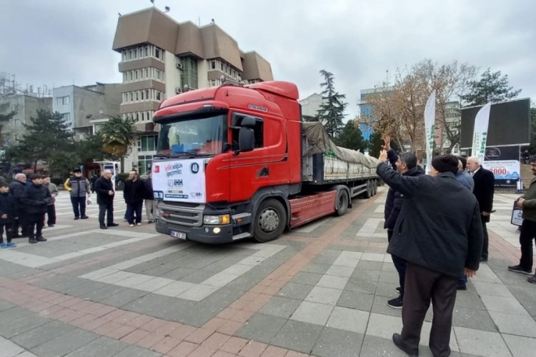 İHH 48. yardım tırı Bursa'dan dualar ile uğurlandı
