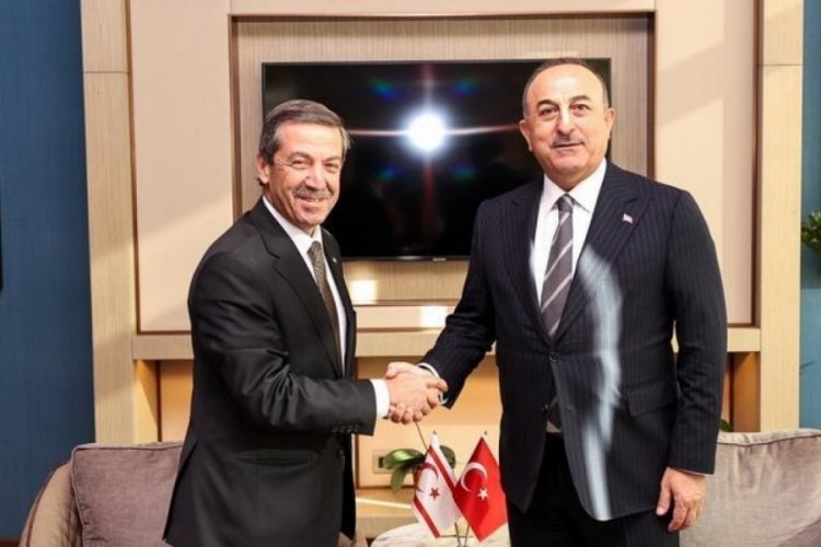 Bakan &Ccedil;avuşoğlu, KKTC Dışişleri Bakanı Ertuğruloğlu ile bir araya geldi