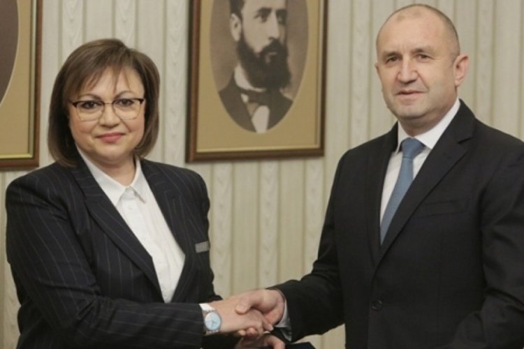 Bulgaristan'da h&uuml;k&uuml;met kuramayan sosyalistler, g&ouml;revi Cumhurbaşkanı Radev'e iade etti