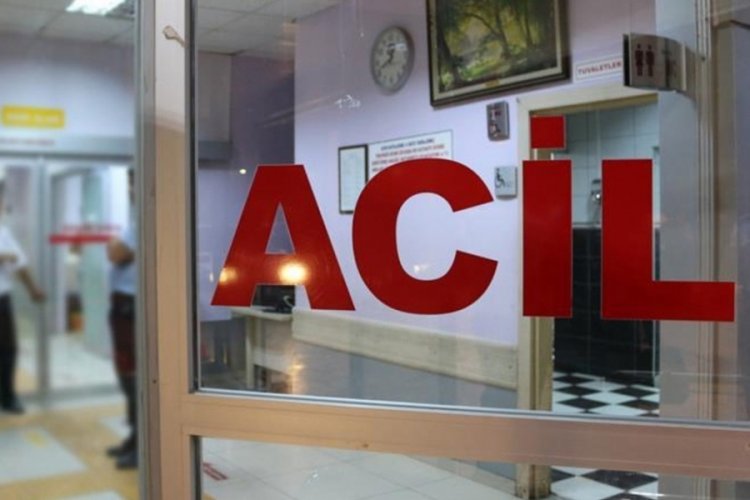 Burdur'da s&ouml;zl&uuml; tacize uğrayan kadınları korumak isteyen genci d&ouml;vd&uuml;ler