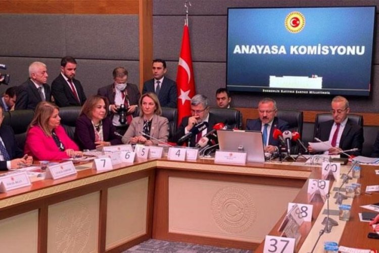 Baş&ouml;rt&uuml;s&uuml; teklifi Anayasa Komisyonu'nda kabul edildi