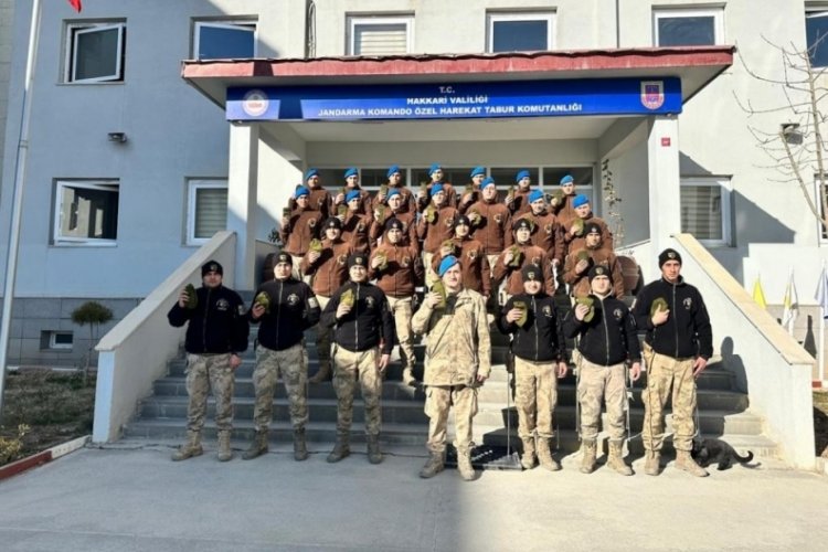 Bursa'dan el &ouml;rmesi &ccedil;oraplar, Mehmet&ccedil;ik'e ulaştırıldı