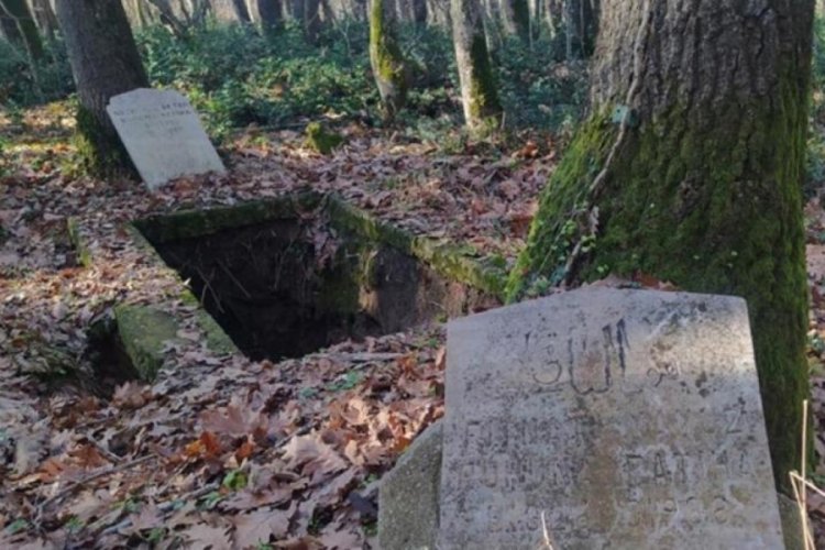İstanbul'da 14 mezarı hazine i&ccedil;in talan ettiler