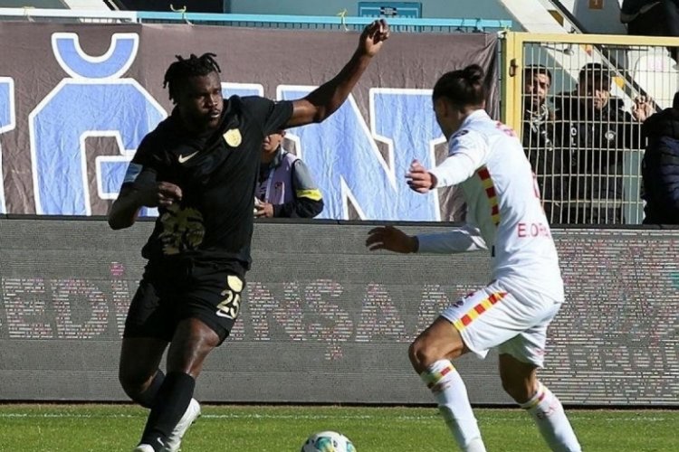 Erzurumspor FK'yı 1-0 yenen G&ouml;ztepe'nin g&ouml;z&uuml; y&uuml;kseklerde