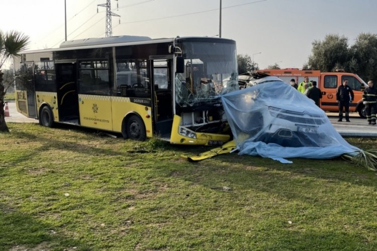 Aydın'da halk otob&uuml;s&uuml; ile cipin &ccedil;arpıştığı kazada 1 kişi hayatını kaybetti