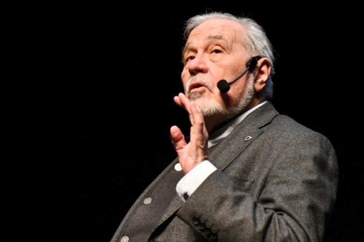 İlber Ortaylı: Tuhaf bir toplum, bunun okumuşu da b&ouml;yle cahili de b&ouml;yle