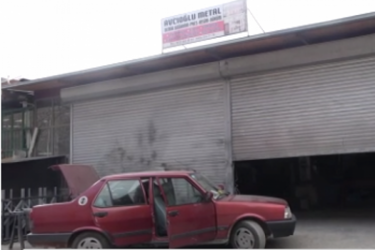 Tinerle sobayı yakmak isterken alevler i&ccedil;inde kaldı