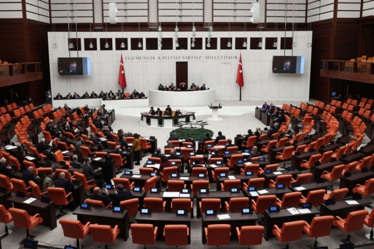 CHP ve İYİ Parti'den baş&ouml;rt&uuml;s&uuml; d&uuml;zenlemesine destek yok
