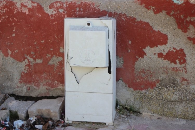 Uşak'ta evlerin doğal gaz kutusundaki bakır &ccedil;ubukları &ccedil;alan şahıslar tutuklandı