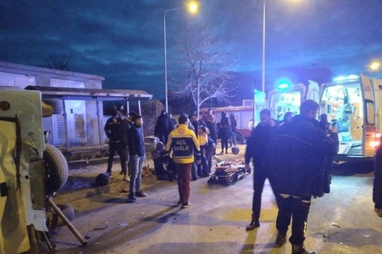 Kırklareli'nde halk otob&uuml;s&uuml; ile otomobil &ccedil;arpıştı: &Ccedil;ok sayıda yaralı var