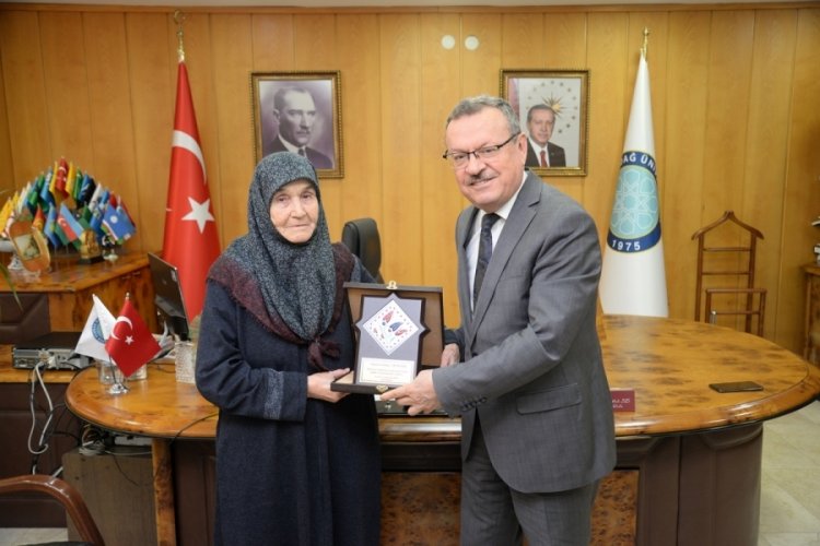 Uludağ &Uuml;niversitesi'ne Emine teyzeden bağış